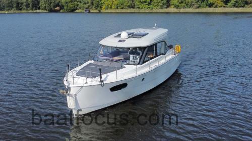 Bavaria E40 Sedan Spesifikasjoner og anmeldelser